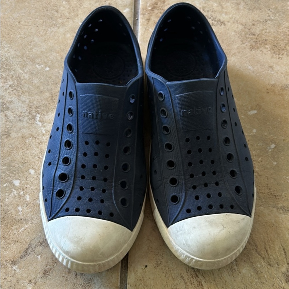 Kids Native shoes size J1